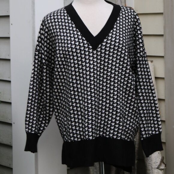 NEW Philosophy Plus Size Black Houndstooth V-Neck Viscose  Blend Sweater Sz 2X - Picture 1 of 10
